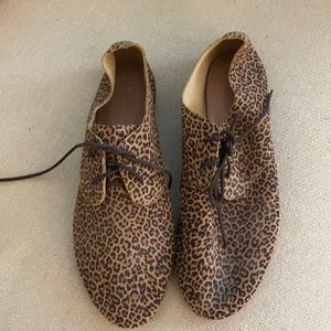 never worn. Super cute and great for fall!